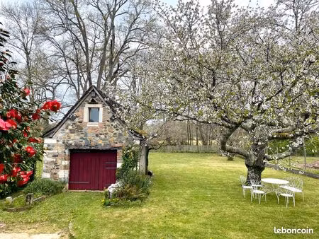 maison familiale - 8 pieces- 202m2 et 1600m2 de terrain sans vis a vis- dépendance en pier