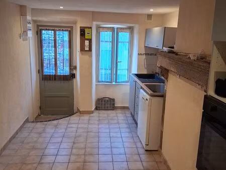 location maison de village