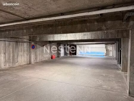 parking/box 1 pièce 14 m²