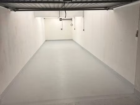 tres grand garage de 36.5 m2 à vendre quai joseph gillet
