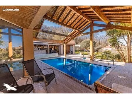 villa 6 pièces 264 m²