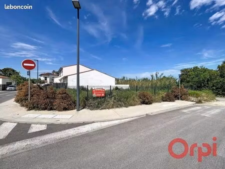terrain 350 m² pia