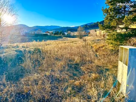 beau terrain constructible puyvalador