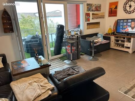appartement t3 très lumineux avec terrasse expo sud et place de parking privative en ssol