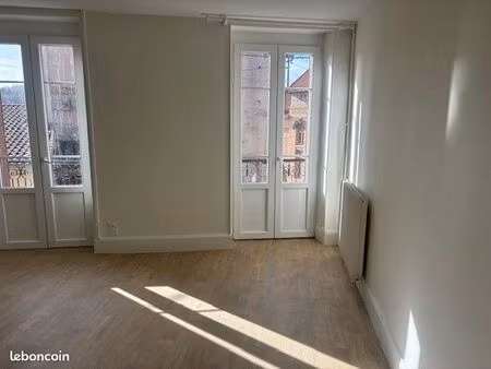 très bel f3 à chatel-guyon