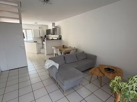 t4 duplex jumelée  terrasse  jardinet  parking