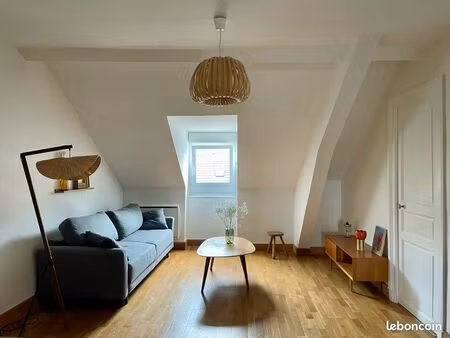 t2 meublé  traversant  place du foirail