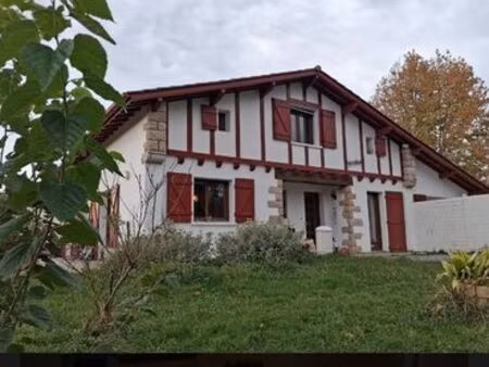 maison de type basque proche du golf d'arcangues