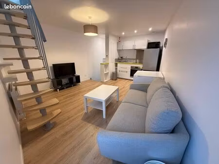 maison de bourg 45m2 pleine de charme entièrement meublée et rénovée dans le bourg de ceyr