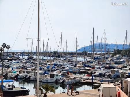 appartement vue mer et port  piscine  climatisation et parking