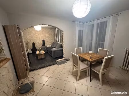 t3 lumineux 67m² - vue pyrénées - chauffage inclus - dernier etage