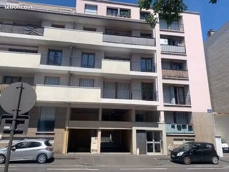 très bel f3 de 76 m2 avec balcons à clermont-ferrand