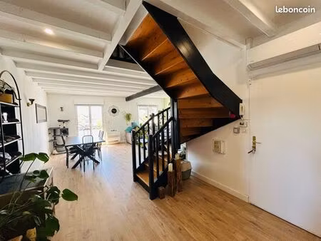 duplex 107 m² – 3 chambres – balcon – garage – clim – domotique