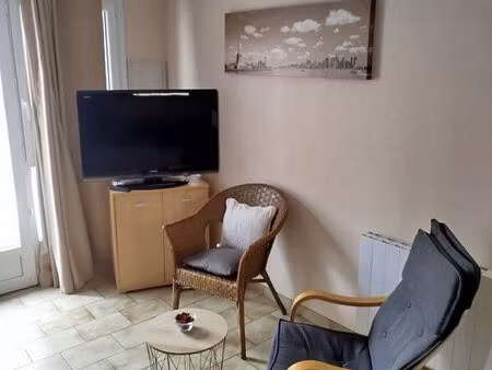 studio indépendant et meublé   550 charges comprises