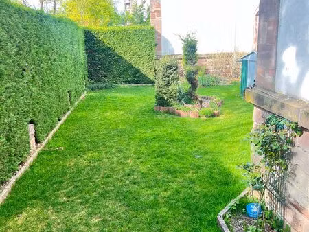 appartement avec un très grand terrain et terrasse qui donne accès directement