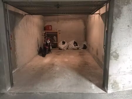 garage place de l’église 19m2