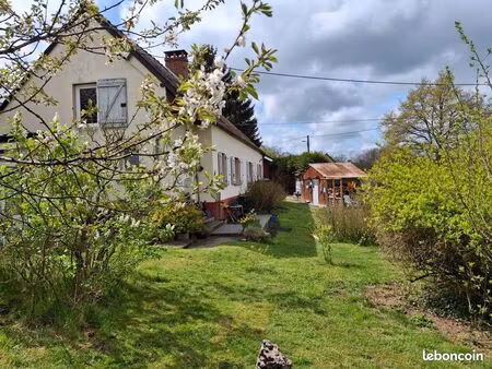 maison 200m2 et une nouveau atelier/gite 120m2 et une garage 8x4 isoler