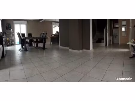 vend maison avec piscine
