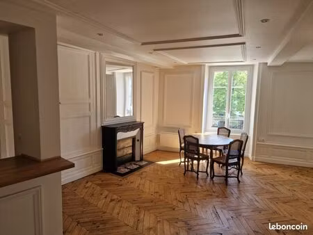 f2 de 52 m² situé rue ballainvilliers