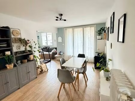 superbe t4 rénové 70 m2-garage-balcon-quartier calme montjuzet