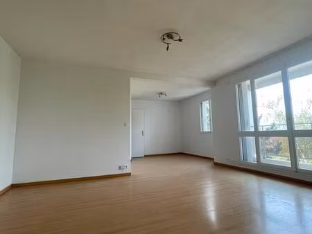 a louer à cournon (63800) : appartement lumineux de 75 m²