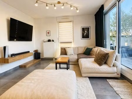 duplex inversé - dernier étage avec grande terrasse et jacuzzi – 71 m²