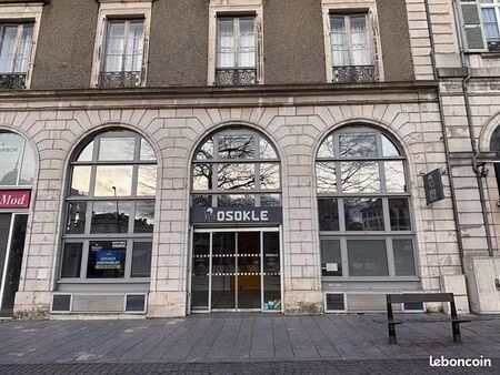 local commercial 266 m² pau