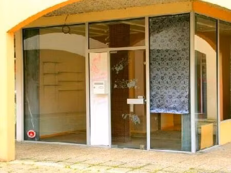 loue local commercial ou bureau de 32 m²