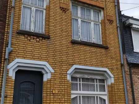 maison de caractere avec jardin et garage à proximité - travaux à prévoir - quartier calme