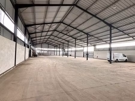 bâtiment 1600 m² lons