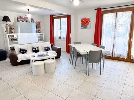 t4 lumineux de 81m2 avec parking privatif à sainte-foy