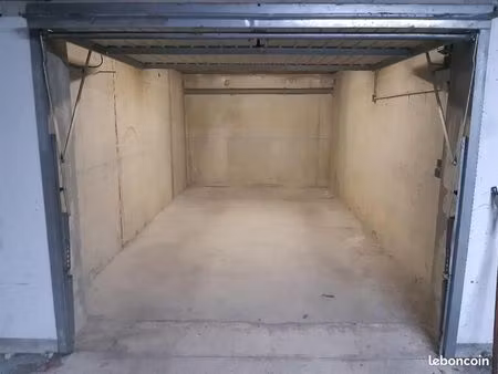 box fermé de 14 85 m² situé dans une résidence sécurisée. possibilité d’installer borne de