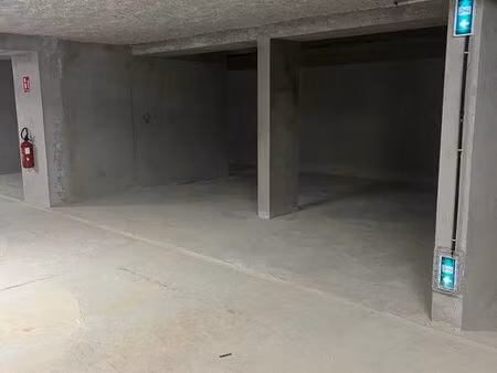 lot 2 parkings en sous sol