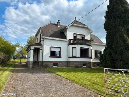 maison renové avec piscine grand jardin et terrasse