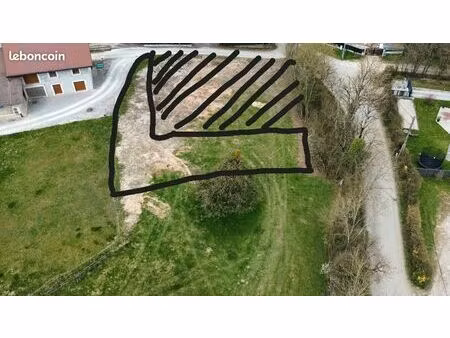 terrain contructible 957m²