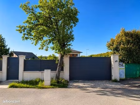 terrain plat viabilisé 1051 m² – clôturé + portail électrique – armoy résidentiel