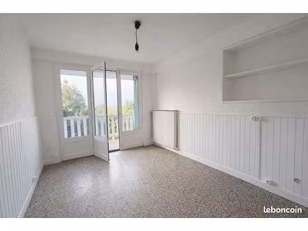 t2 32 m² – terrasse – lac et commerces à pied