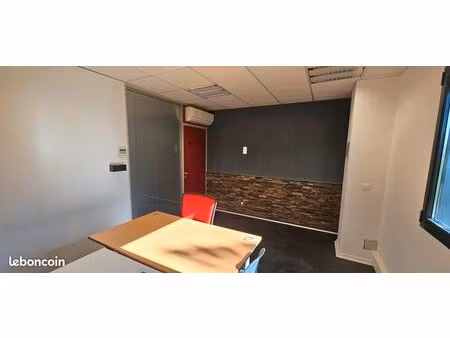bureau 16m² aix les bains