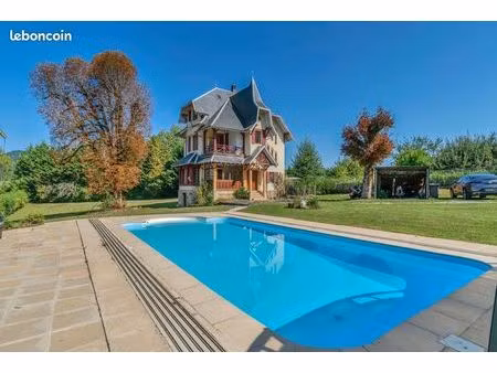 maison de caractère avec piscine – terrain 3 800 m² – alby-sur-chéran