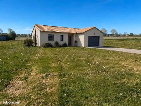 terrain 1 323 m² tostat