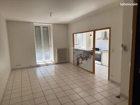 apparemment t3 70m2 place de l’église