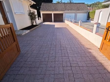 propriété 6 pièces de plein pied 124 m² + jardin et garage et parking