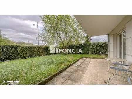 appartement type 3 en rez de jardin avec parking et garage