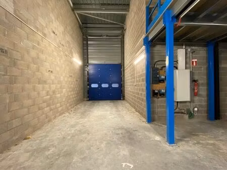 bail bureaux 200 m2 + stock 200m2