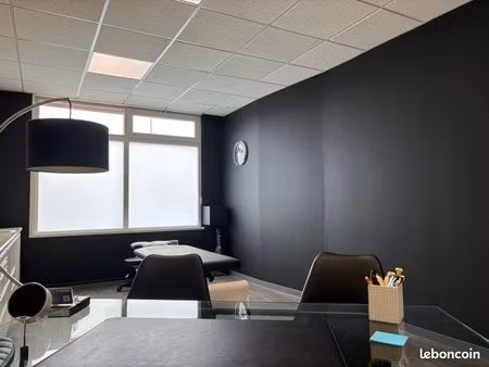 bureau de 22 m carrés bd de valmy (face auchan v2)