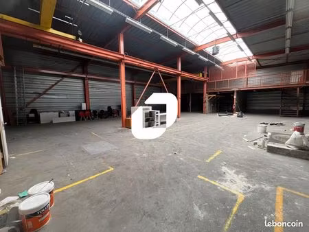 local d'activité 877 m²