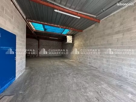 local 159 m²