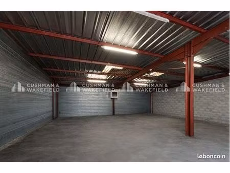 local 222 m²