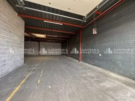 local 225 m²
