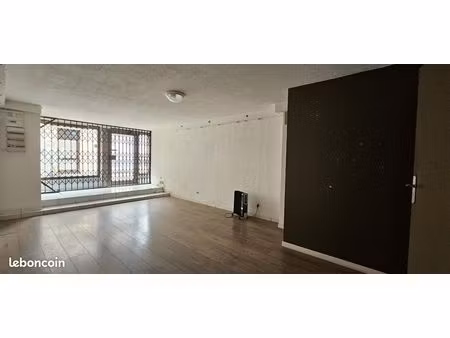 local commercial 44 m²